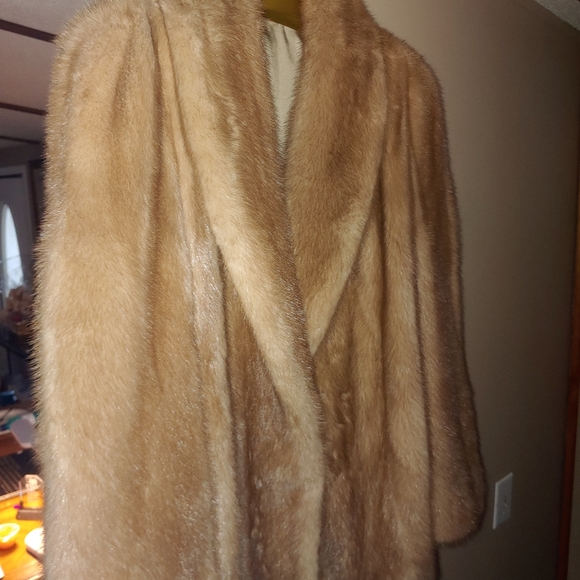 Macys Coat - Picture 7 of 8